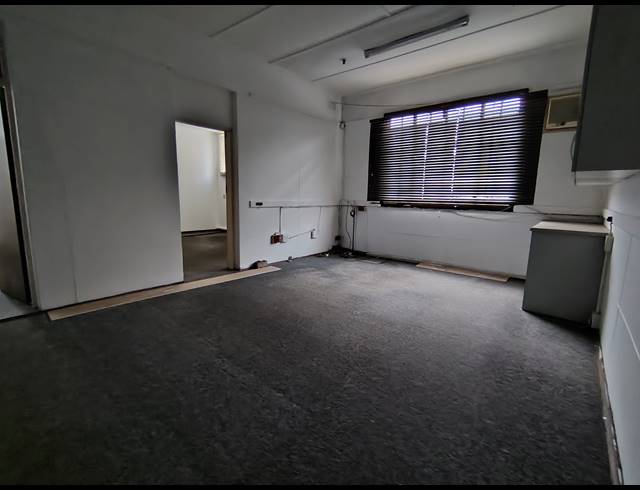 1,300M² WAREHOUSE TO LET IN DRIEHOEK